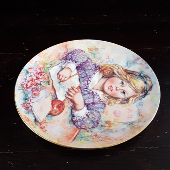 Wedgwood Wistful Mary Vickers Bone China Decorative Wall Plate - Picture 5 of 8